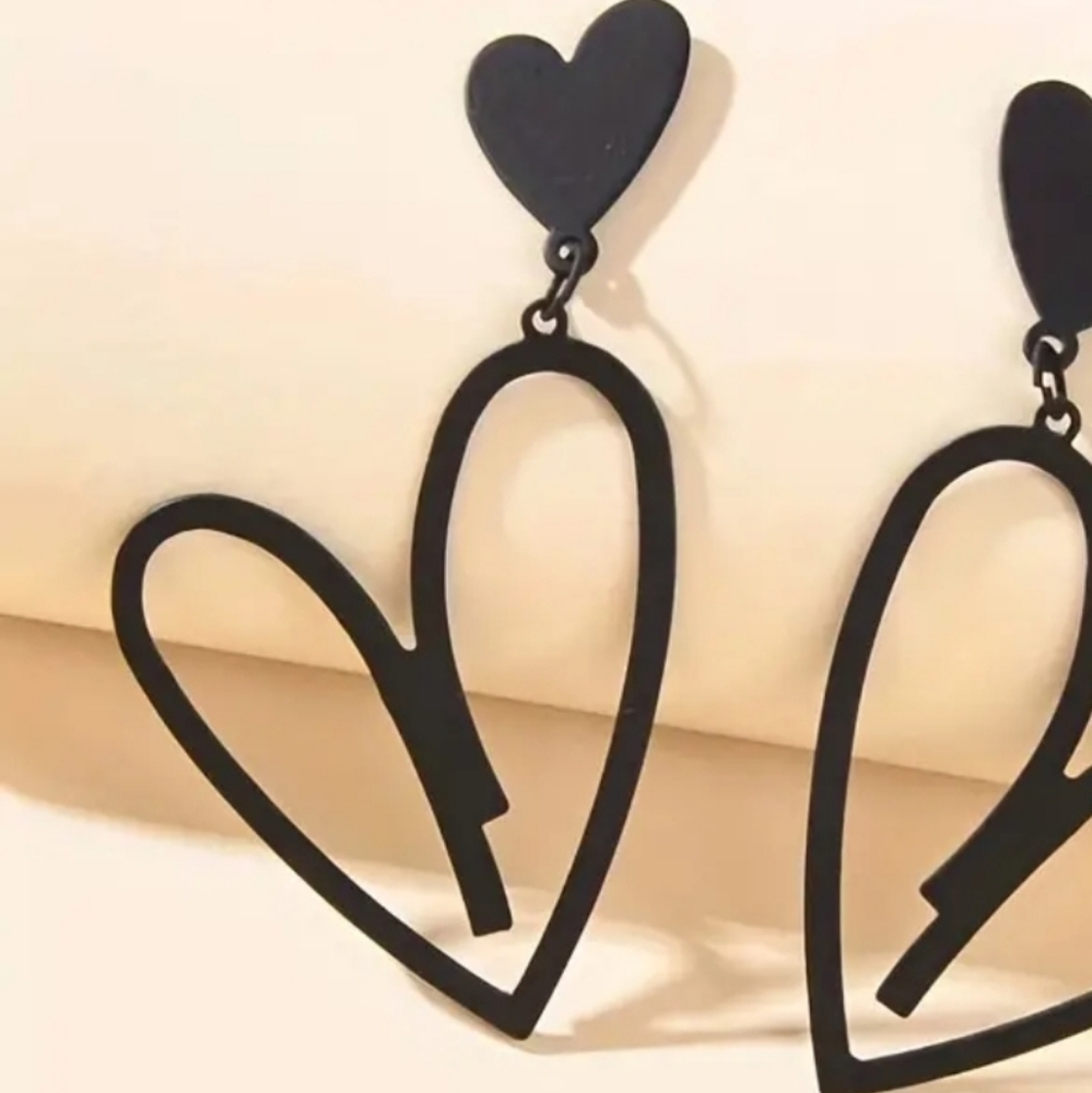 Vintage Heart Earrings - Picture 4 of 4